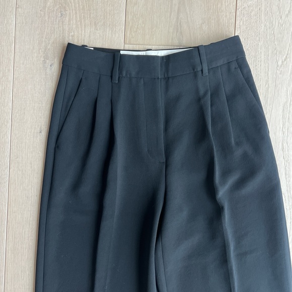 Aritzia Effortless Pant | NWT | Size 6 - Picture 2 of 5